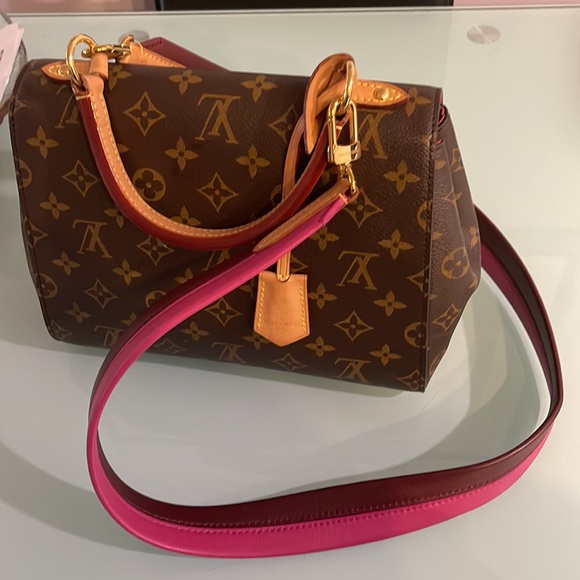 Authentic LV Cluny Bag in Monogram - Picture 3 of 10